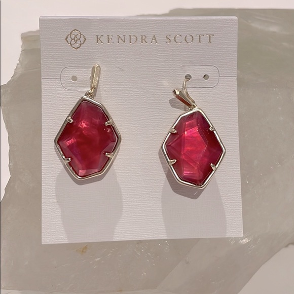 Kendra Scott Jewelry - NWT Kendra Scott pink and gold drop earrings